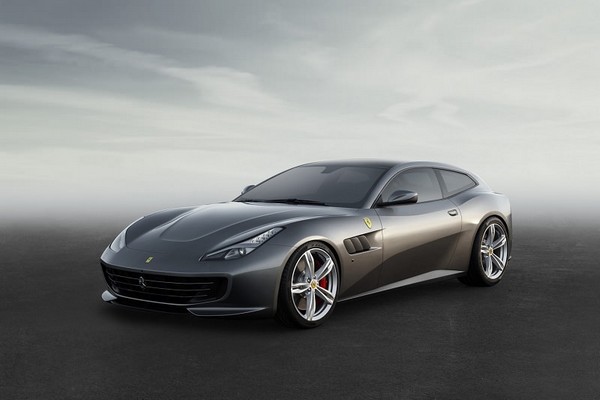 فيراري GTC4 Lusso سيارة خارقة جديدة بديلة عن FF